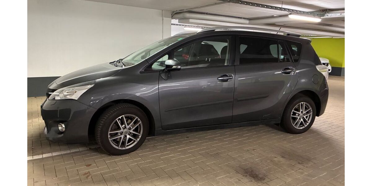 Toyota Verso 70.000 km 12.500 &euro; Hamburg 22081