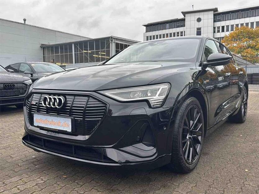 Audi e-tron 58.294 km 37.950 € Hamburg 22047