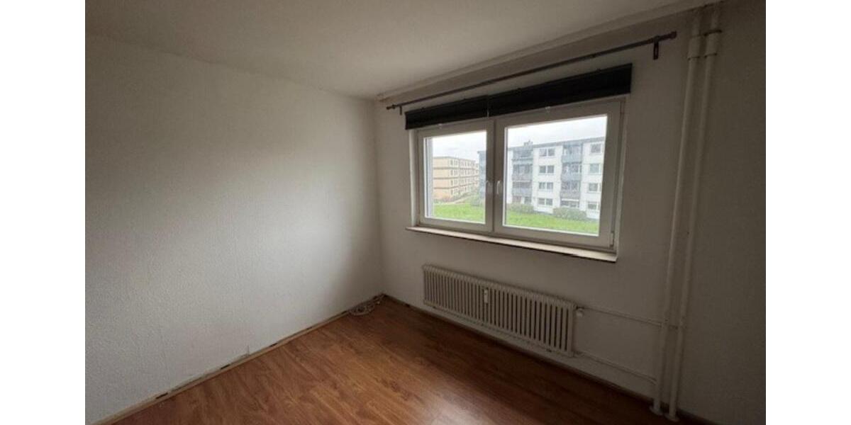 Schöne 3,5 Zimmer Wohnung mit Balkon, Keller und Parkplatz 3 zimmer