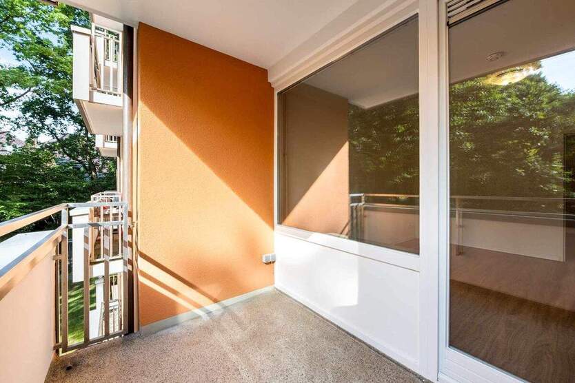 Sanierte 2-Zimmer-Wohnung mit Loggia am idyllischen Alsterlauf 2 zimmer