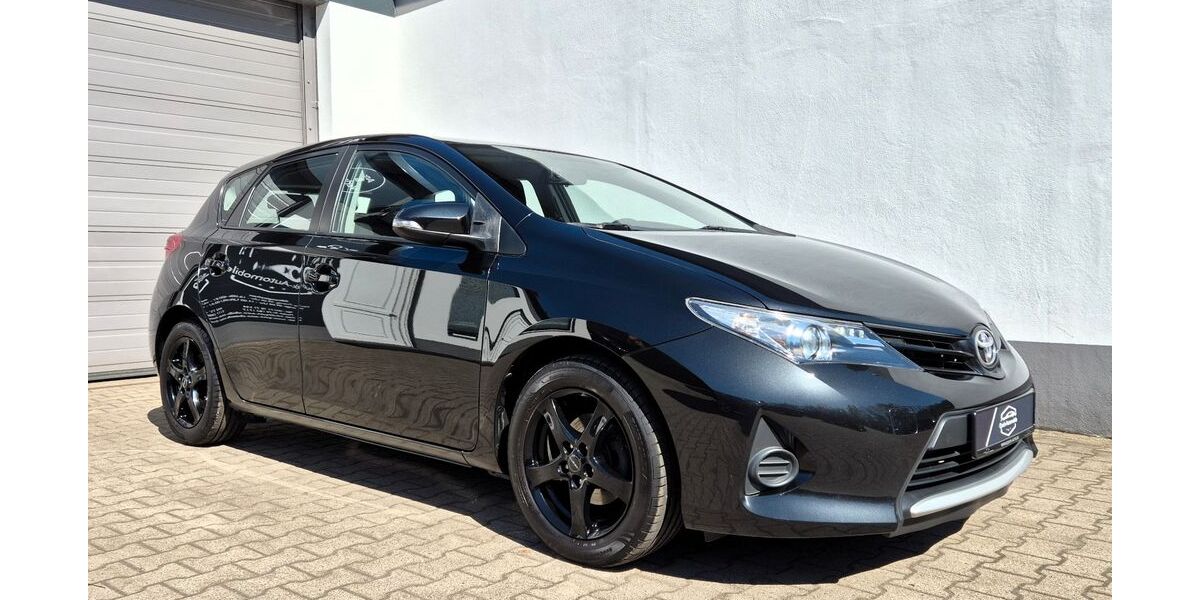 Toyota Auris 122.500 km 8.190 &euro; Winsen (Luhe) 21423
