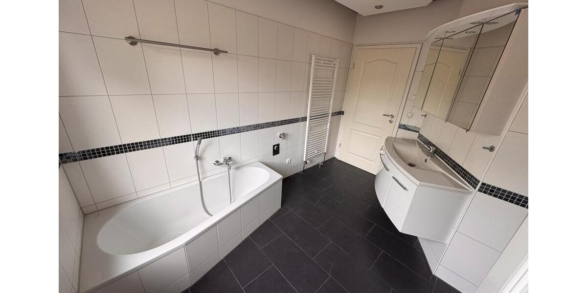 Dachgeschoßwohnung Buxtehude - 2.5 Zimmer, 76 m&sup2;, 950&euro; | Angebot:26446962