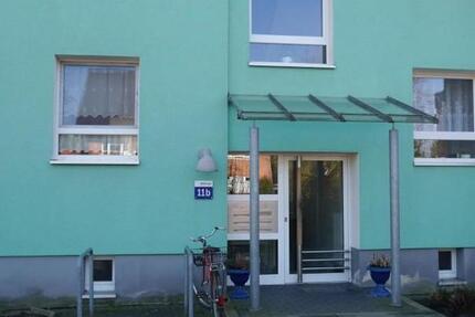 Die Gelegenheit: großzügig geschnitten und Top saniert: helle 2-Zimmer-Wohnung mit Wintergarten zimmer