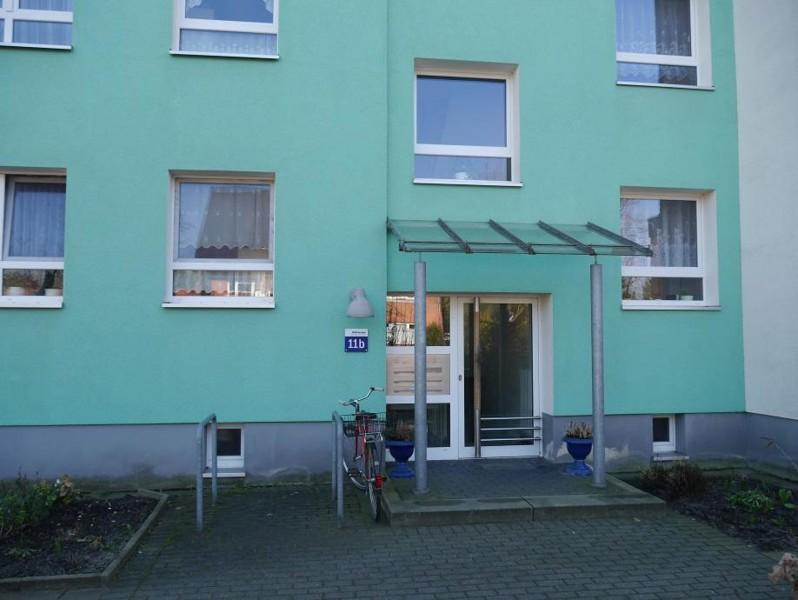 Die Gelegenheit: großzügig geschnitten und Top saniert: helle 2-Zimmer-Wohnung mit Wintergarten zimmer