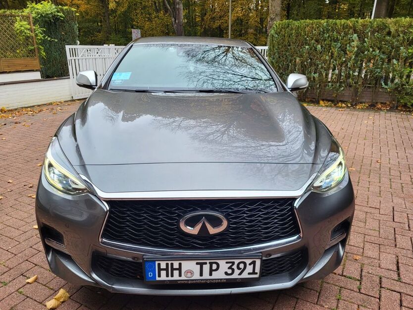 INFINITI Q30 113.000 km 16.500 € Hamburg 22177