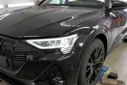 Audi e-tron 41.085 km 34.950 &euro; Hamburg 22047