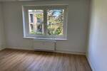 Nähe S-Bahnhof SülldorfErstbezug nach Renovierung, 2 Zi.-Whg.62m², EBK, neues Vollbad, gr. sonniger Balkon 1.070 inkl.