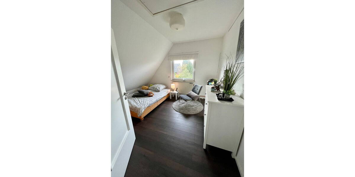 Einfamilienhaus Hamburg Rahlstedt - 8 Zimmer, 180 m&sup2;, 2.800&euro; | Angebot:26306502