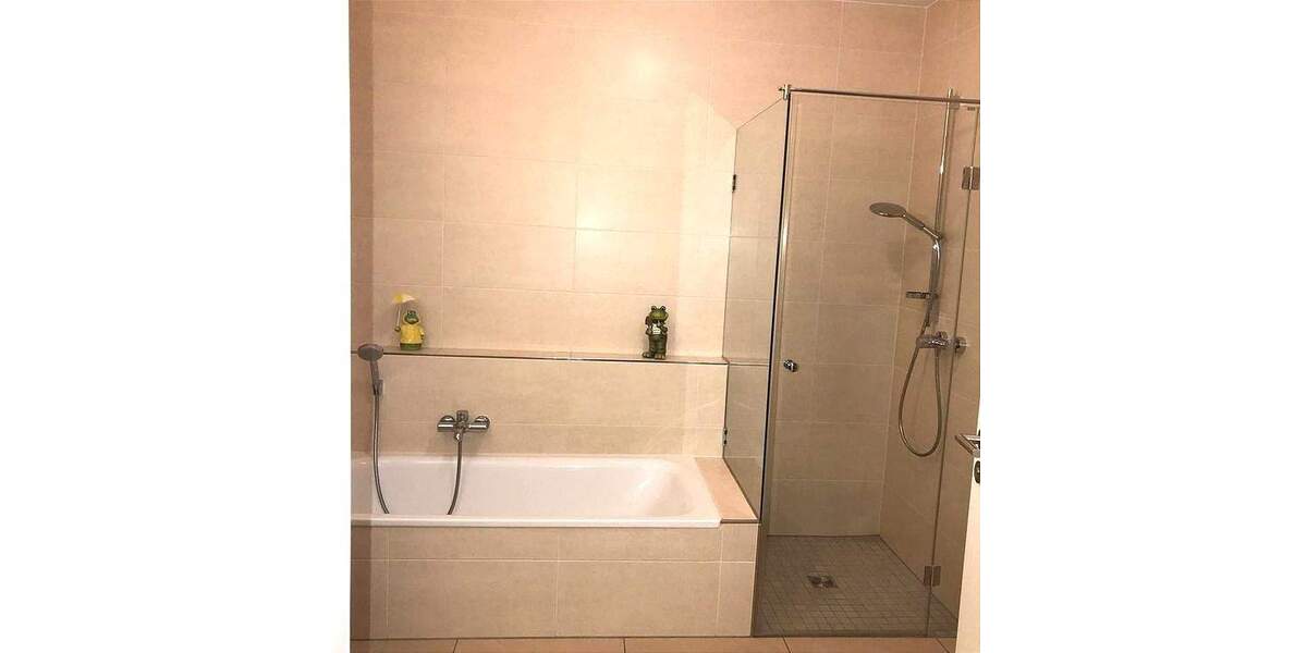 Lichtdurchflutete 3-Zimmer-Wohnung teilmöbliert Süd-Balkon Tiefgaragenstellpatzoffene EBK Wirtschaftsraum ab sofort verfügbar 3 zimmer