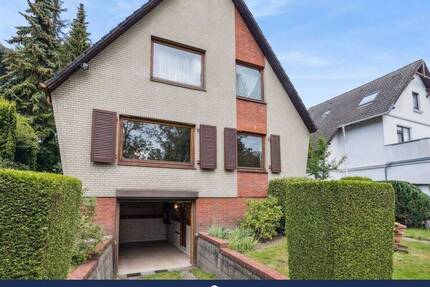 Oldenfelde: Attraktives Wohnhaus mit Keller sowie Garage auf großem Grundstück 5 zimmer