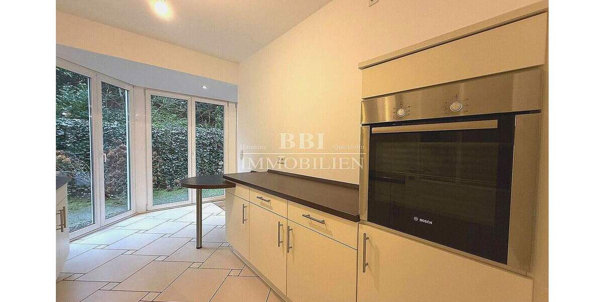 Erdgeschosswohnung mit Südgarten und 2 TG - Stilvolles Wohnen in privater Atmosphäre 4 zimmer