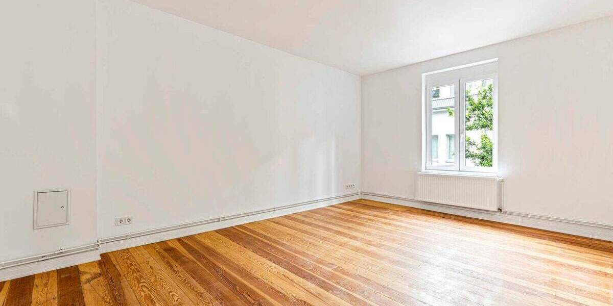 Altbaucharakter trifft Moderne - helle Wohnung mit Aufzug, Balkon und Dielenboden in grüner Lage! 2 zimmer