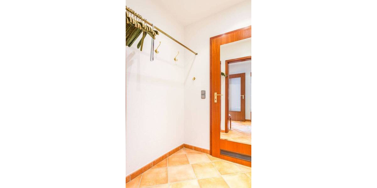 Familienwohnung mit Schwimmbad: Direkt am Poppenbüttler Markt auf einer Ebene wohnen 5 zimmer