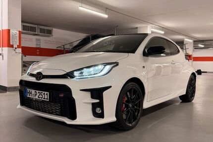 Toyota Yaris 5.601 km 43.900 &euro; Hamburg 20355