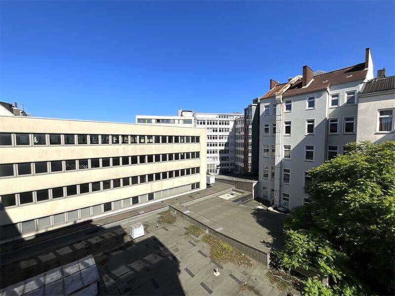 Mittendrin und ruhig - 5 Zimmer WHG, ca. 134 m², WG geeignet, im 3. OG am Steindamm, St. Georg