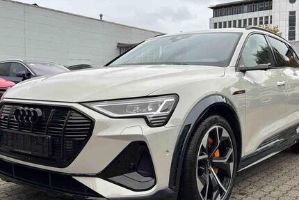 Audi e-tron 48.445 km 43.950 € Hamburg 22047