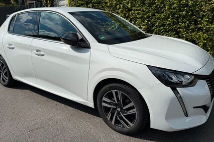 Peugeot 208 22.000 km 14.950 € Hamburg 22047