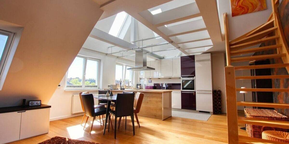 DREAMHOUSE Immobilien: Attraktiver Dachgeschossausbau mit großzügigem Grundriss 3 zimmer