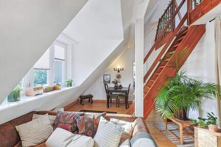 Einzigartige Dachgeschoss-Wohnung- Stilvolles Wohnen auf zwei Etagen 2 zimmer