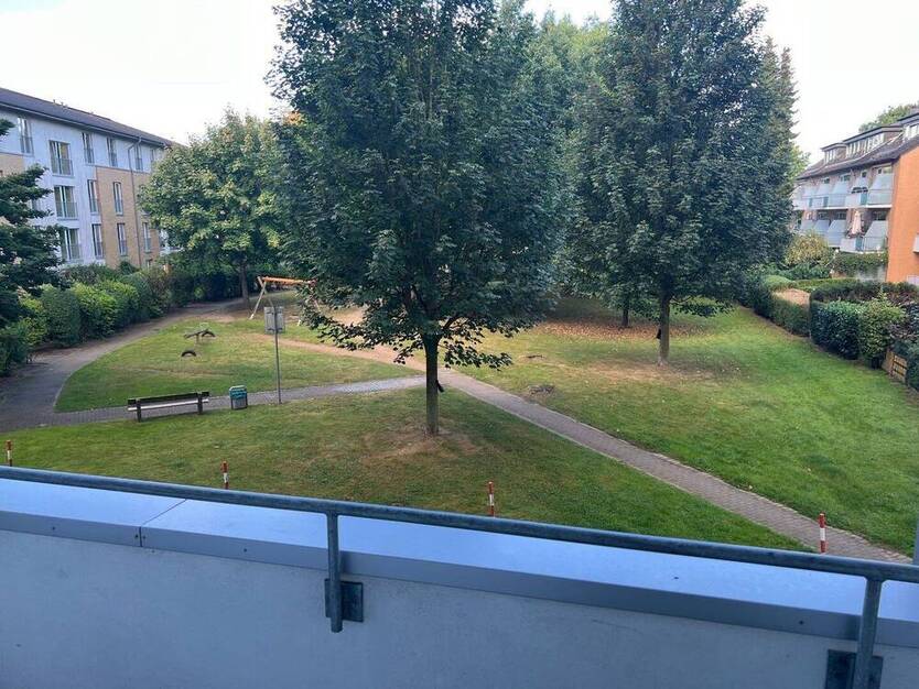 NEU Saniert, HH-Farmsen, 2,5 Zimmer Wohnung im 1.OG mit Balkon !Bitte beachten Sie unsere Fragen!