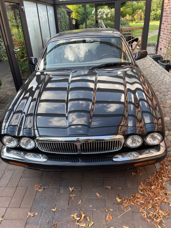XJ8