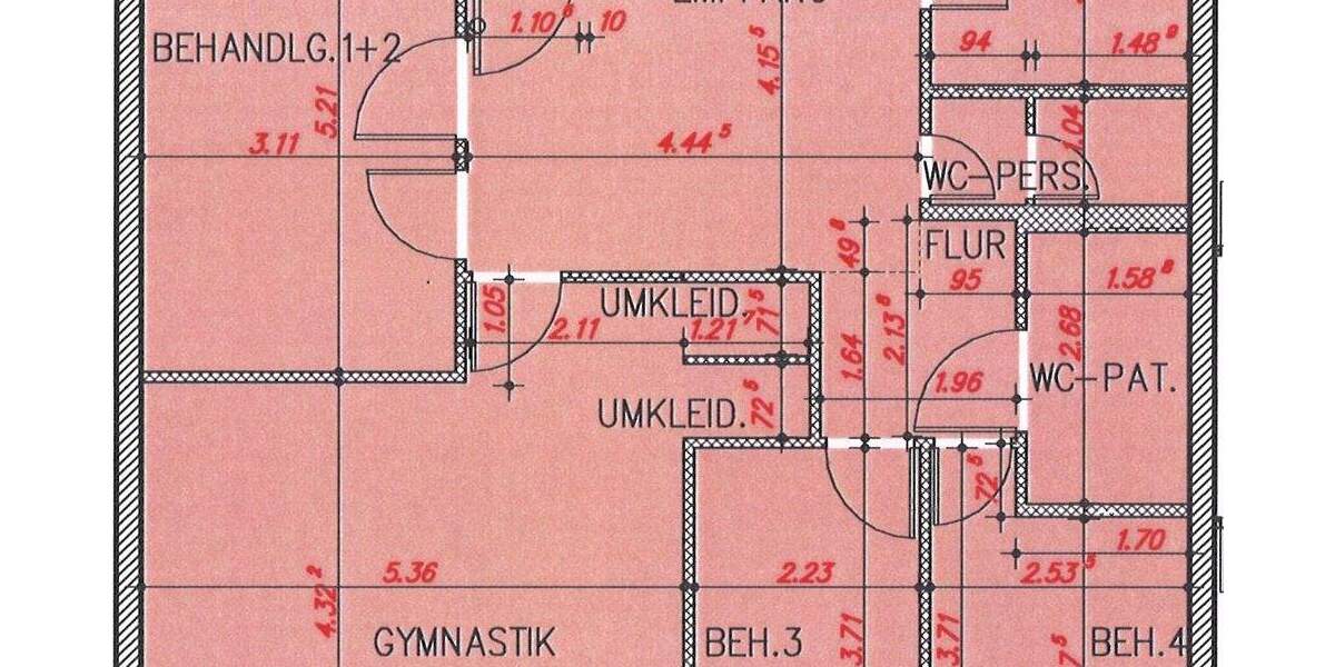 BüroPraxis - mit Designplanke in Holzoptik und frisch weiss gestrichenen Wänden in Vorbereitung zimmer
