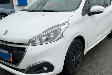 Peugeot 208 122.458 km 5.999 &euro; Bargteheide 22941