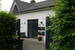 Freistehendes 4-Familien-Architektenhaus mit idyllischem Naturteich (inkl. 4 Garagen) in Niendorf