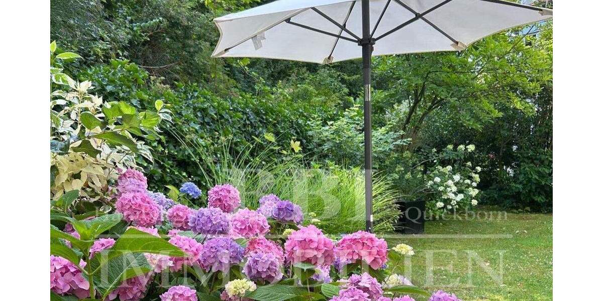 Erdgeschosswohnung mit Südgarten und 2 TG - Stilvolles Wohnen in privater Atmosphäre 4 zimmer