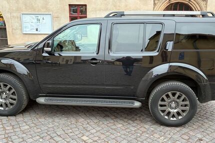 Nissan Pathfinder 160.700 km 17.900 &euro; Stelle 21435
