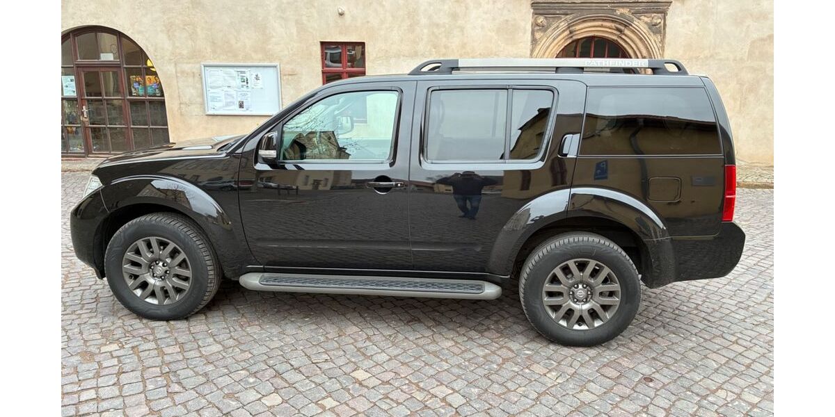 Nissan Pathfinder 160.700 km 17.900 &euro; Stelle 21435