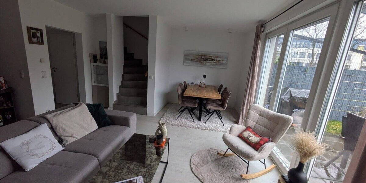 Reihenmittelhaus Quickborn - 4 Zimmer, 123 m&sup2;, 1.700&euro; | Angebot:26188528