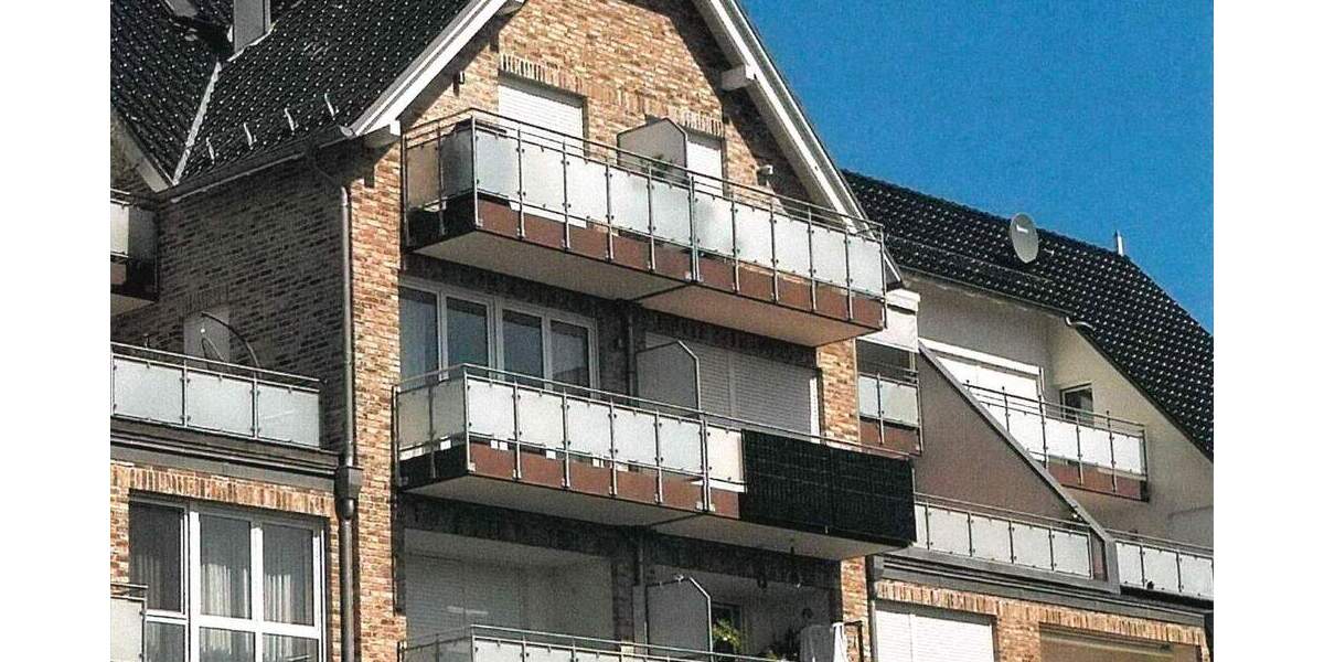 Lichtdurchflutete 3-Zimmer-Wohnung teilmöbliert Süd-Balkon Tiefgaragenstellpatzoffene EBK Wirtschaftsraum ab sofort verfügbar 3 zimmer