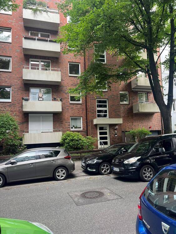 Zentrale Wohnlage, ruhige Umgebung. Endetage mit Balkon und TG-Stellplatz