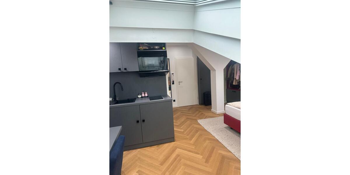 Dachgeschoßwohnung Hamburg Altstadt - 1 Zimmer, 22 m&sup2;, 1.200&euro; | Angebot:24589097