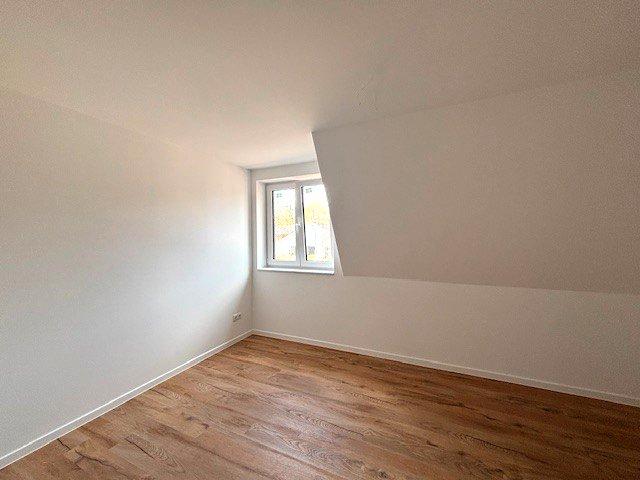 Reihenhaus Norderstedt Garstedt - 5 Zimmer, 129 m&sup2;, 2.300&euro; | Angebot:26347821
