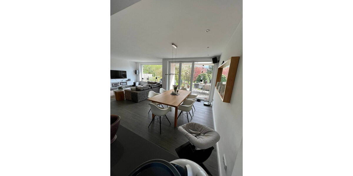 Einfamilienhaus Hamburg Rahlstedt - 8 Zimmer, 180 m&sup2;, 2.800&euro; | Angebot:26306502