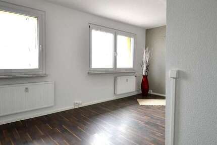 Wohnung zum Mieten in Halle (Saale) 300 € 34 m²