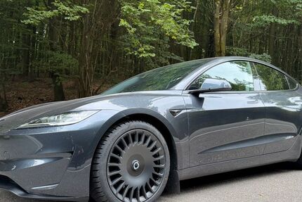 Tesla Model 3 8.700 km 51.499 € Großensee 22946