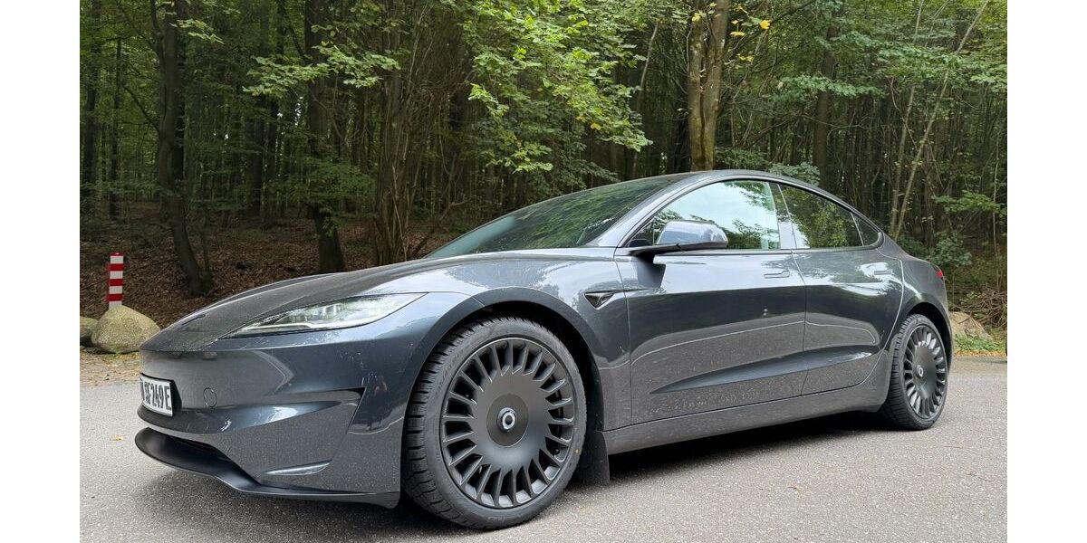 Tesla Model 3 8.700 km 51.499 € Großensee 22946