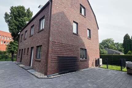 Haus zum Mieten in Norderstedt 2.580 € 170 m²