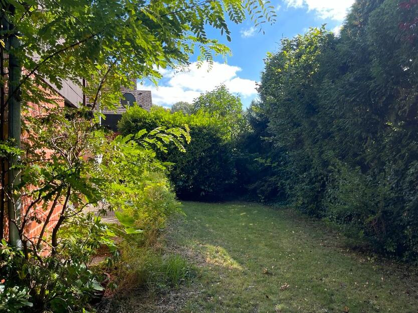 EndReihenhaus mit großem Garten in Wedel-Schulau-Hafen am Strand