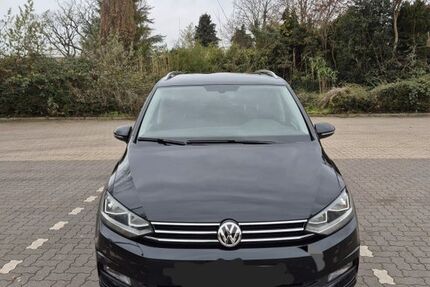 VW Touran 163.497 km 14.700 &euro; Hamburg 22547