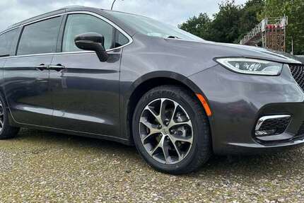 Chrysler Pacifica 82.000 km 37.999 &euro; Hamburg 22309