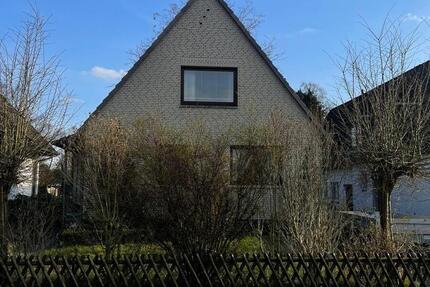Einfamilienhaus zur Miete in Tornesch – 121 m² Wohnfläche Zur Vermietung steht ein gepflegtes Einfamilienhaus mit einer Wohnfläche von ca. 121 m² in ruhiger Wohnlage von Tornesch (Pfahlwed... 4 zimmer