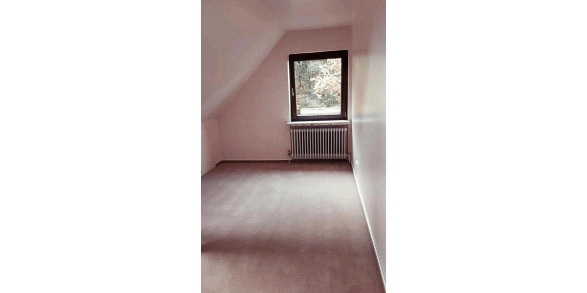 Gemütliche, helle Dachgeschosswohnung 3 zimmer