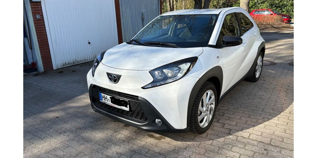 Toyota Aygo (X) 2.711 km 13.700 &euro; Hamburg 22419