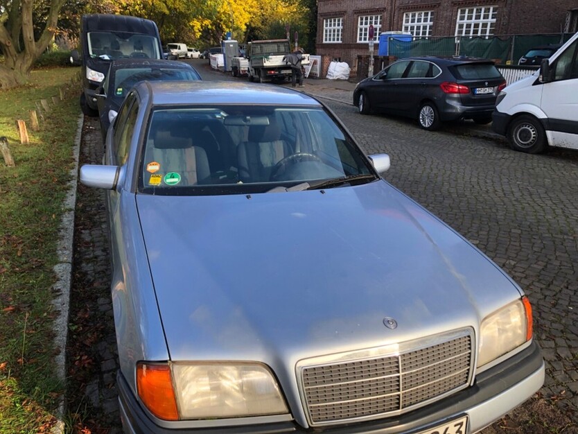 Mercedes-Benz C-Klasse 174.000 km 2.750 € Hamburg 20038