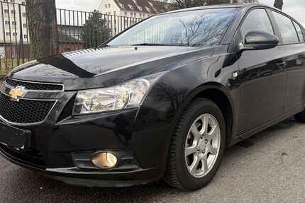 Chevrolet Cruze 64.000 km 6.990 &euro; Hamburg 22045