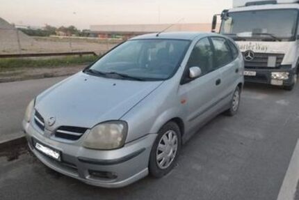 Nissan Almera Tino 230.000 km 950 € Hamburg 22117